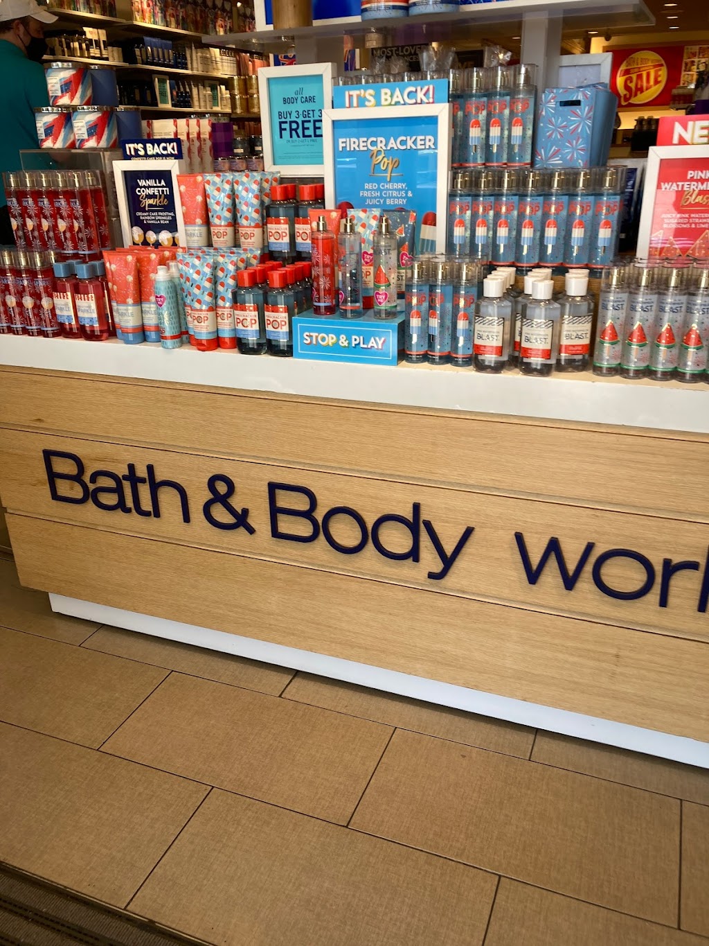 Bath & Body Works | 8300-110 Arroyo Cir, Gilroy, CA 95020, USA | Phone: (408) 846-9940