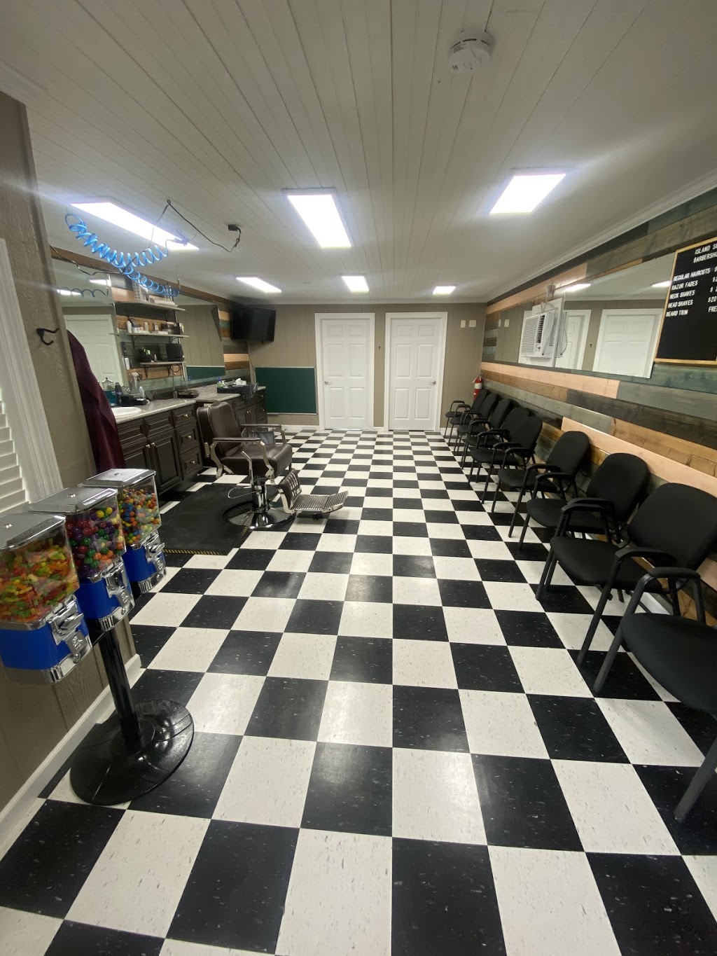 Island Side Barbershop | 11071 Island Rd, Ventress, LA 70783, USA | Phone: (225) 892-1978