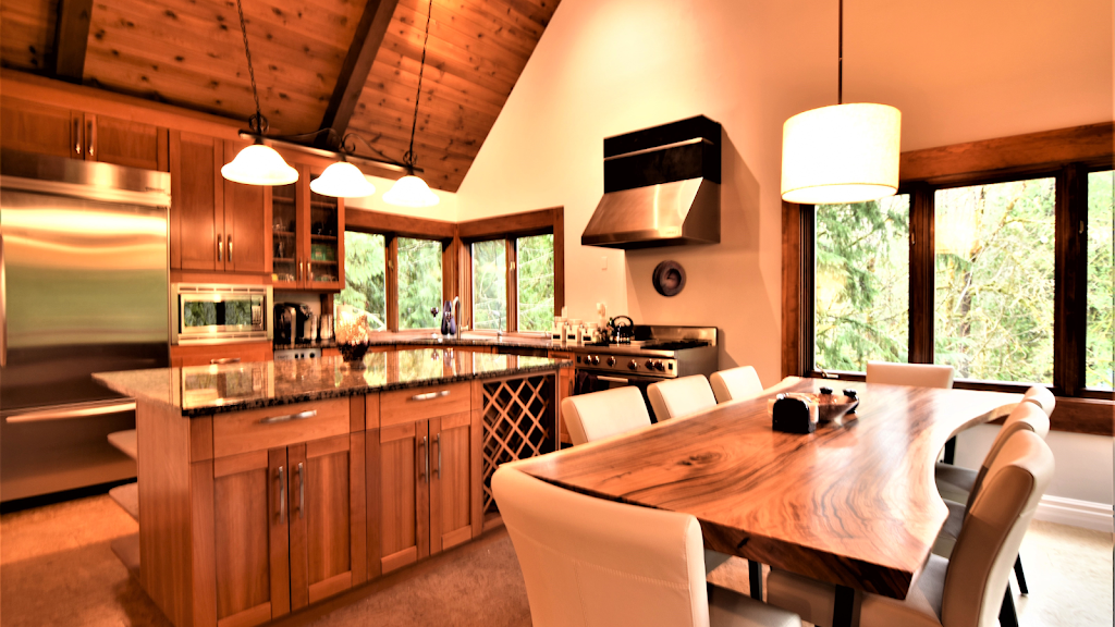 North Bend Escapes Rivers Edge Retreat | 5600 329th Ave SE, Fall City, WA 98024, USA | Phone: (206) 486-0731