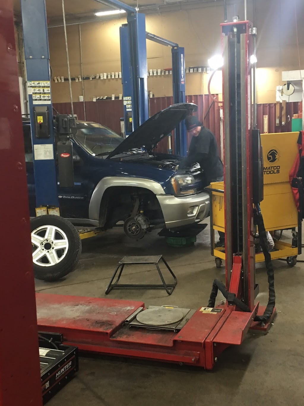 Mikes Car Care Center | 1745 Etna Ave, Huntington, IN 46750, USA | Phone: (260) 359-8000