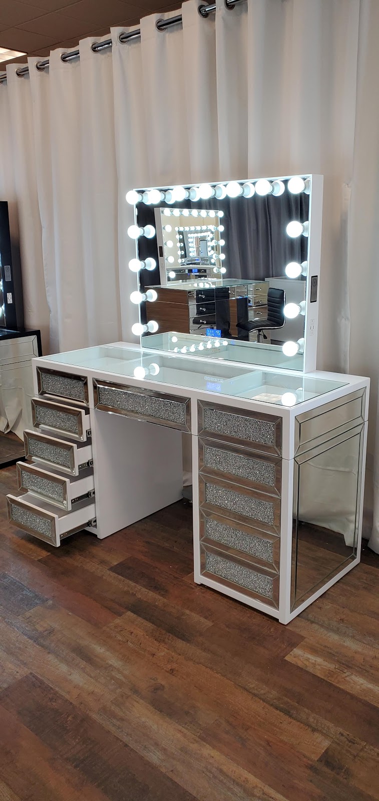 Queen Vanity Outlet | 5885 Gulf Fwy #410, Texas City, TX 77591, USA | Phone: (832) 820-8166