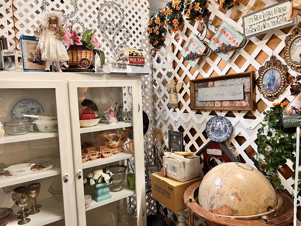 Beebes PASTIMES ANTIQUE MALL | 10180 I Ave, Hesperia, CA 92345, USA | Phone: (760) 948-3433