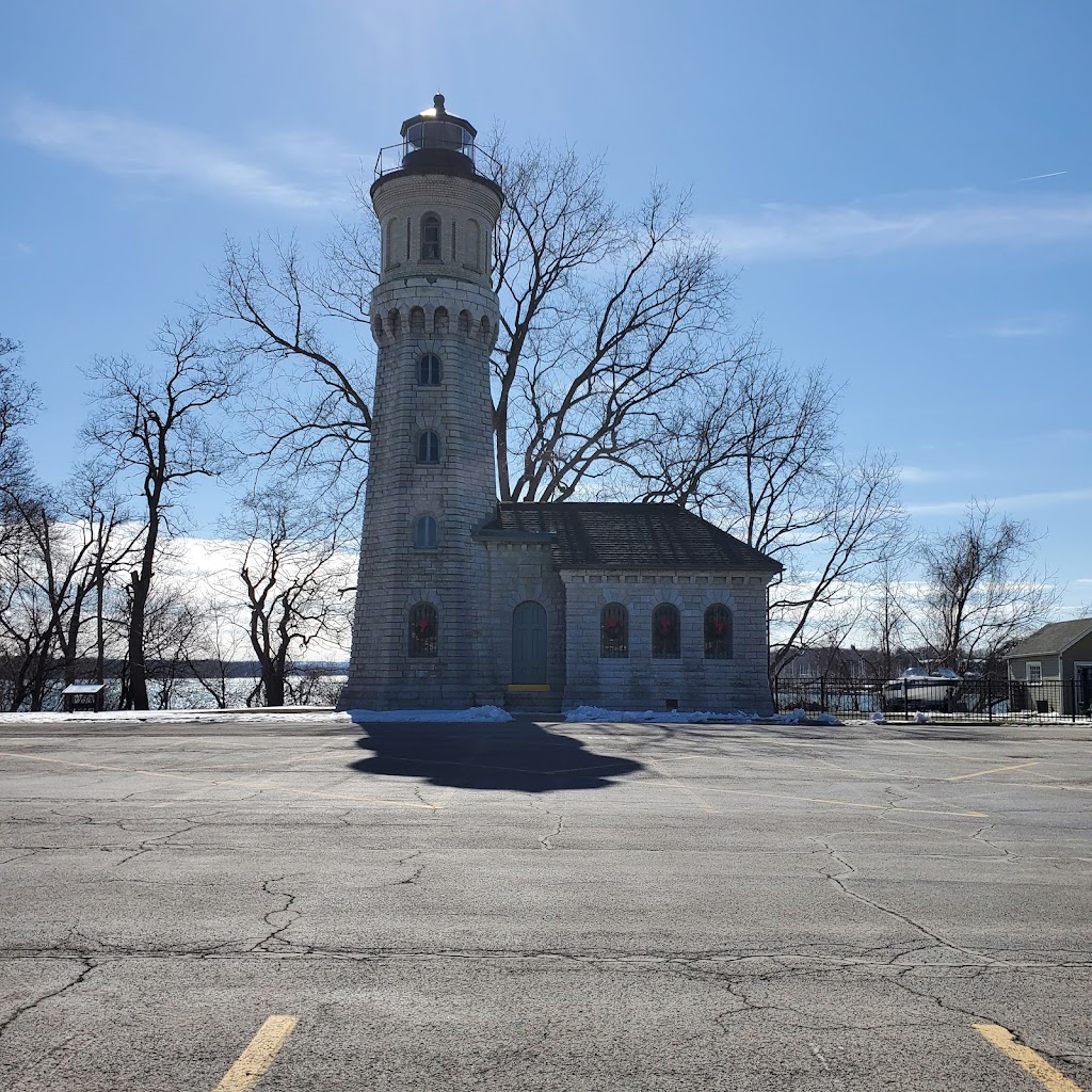 Old Fort Niagara Lighthouse, Youngstown, NY | Fort Niagara State Park, Scott Ave, Youngstown, NY 14174, USA | Phone: (716) 745-7611