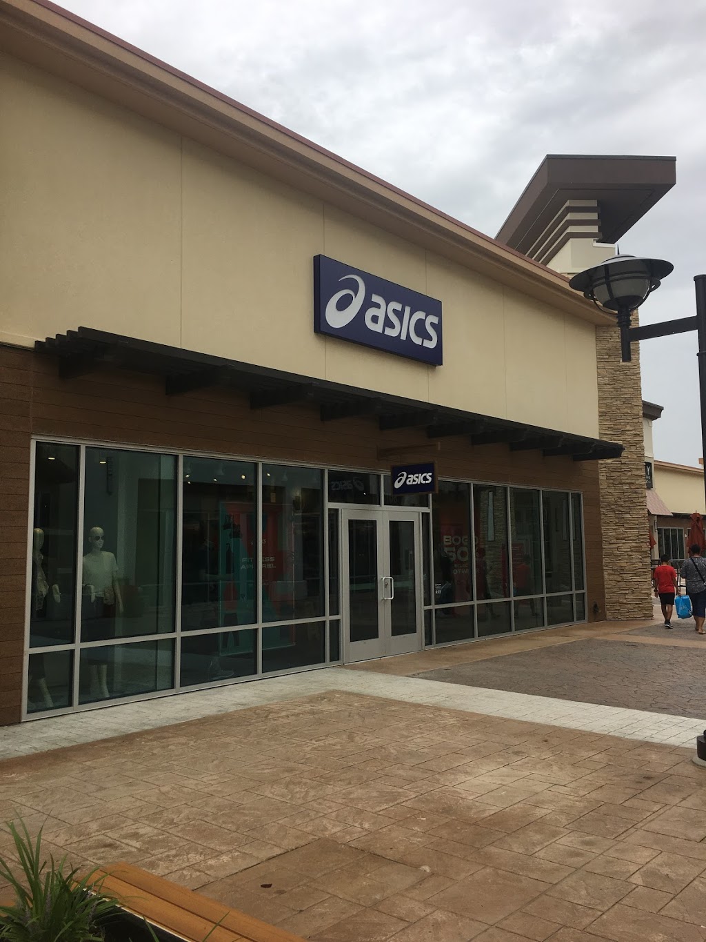 Vans Store - Tanger Outlets At Fort Worth in Fort Worth, TX, 76177