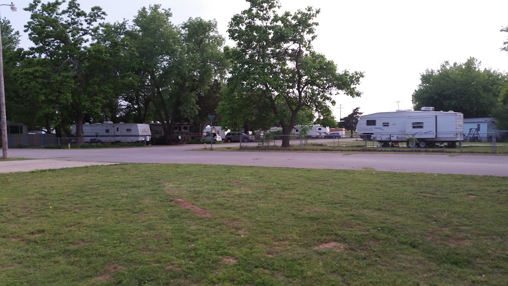 Holliday Outt RV Park 55 Plus | 604 N Mustang Plant Rd, Oklahoma City, OK 73127, USA | Phone: (405) 470-1614