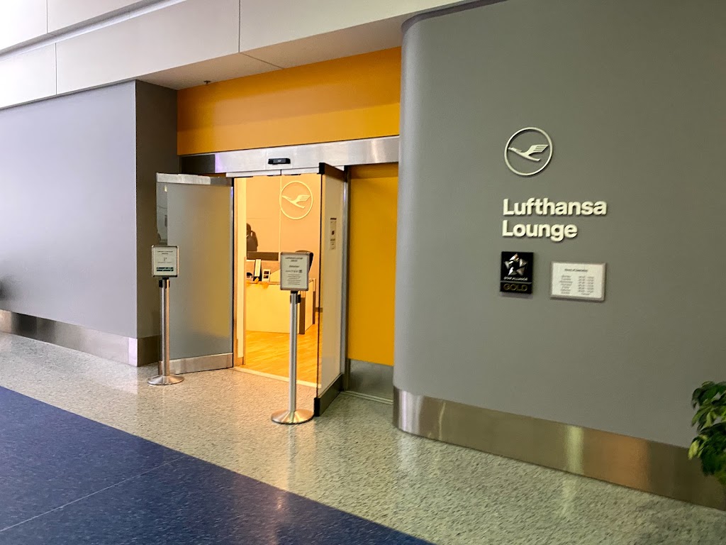 Lufthansa Senator / Business Lounge | North Terminal, Between Gates D6 and D8, W G Rogell Dr, Detroit, MI 48242, USA | Phone: (800) 645-3880