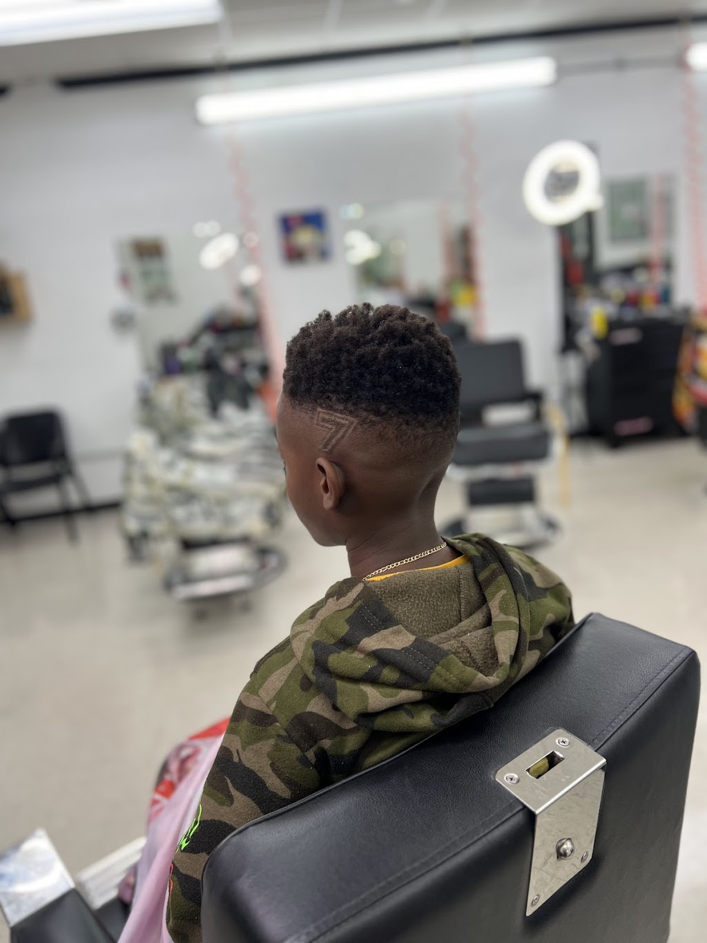 Signature Barber Cuts | 403 Magnolia Ave, Auburndale, FL 33823, USA | Phone: (863) 845-5100