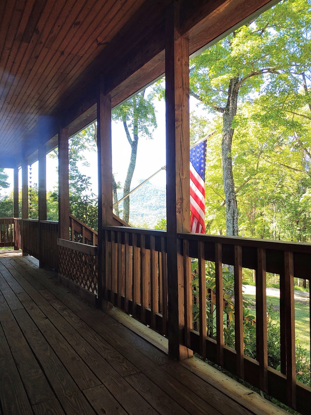 Pilots Peak Cabin Retreat | 1518 Black Mountain Rd, Pilot Mountain, NC 27041, USA | Phone: (336) 575-6595