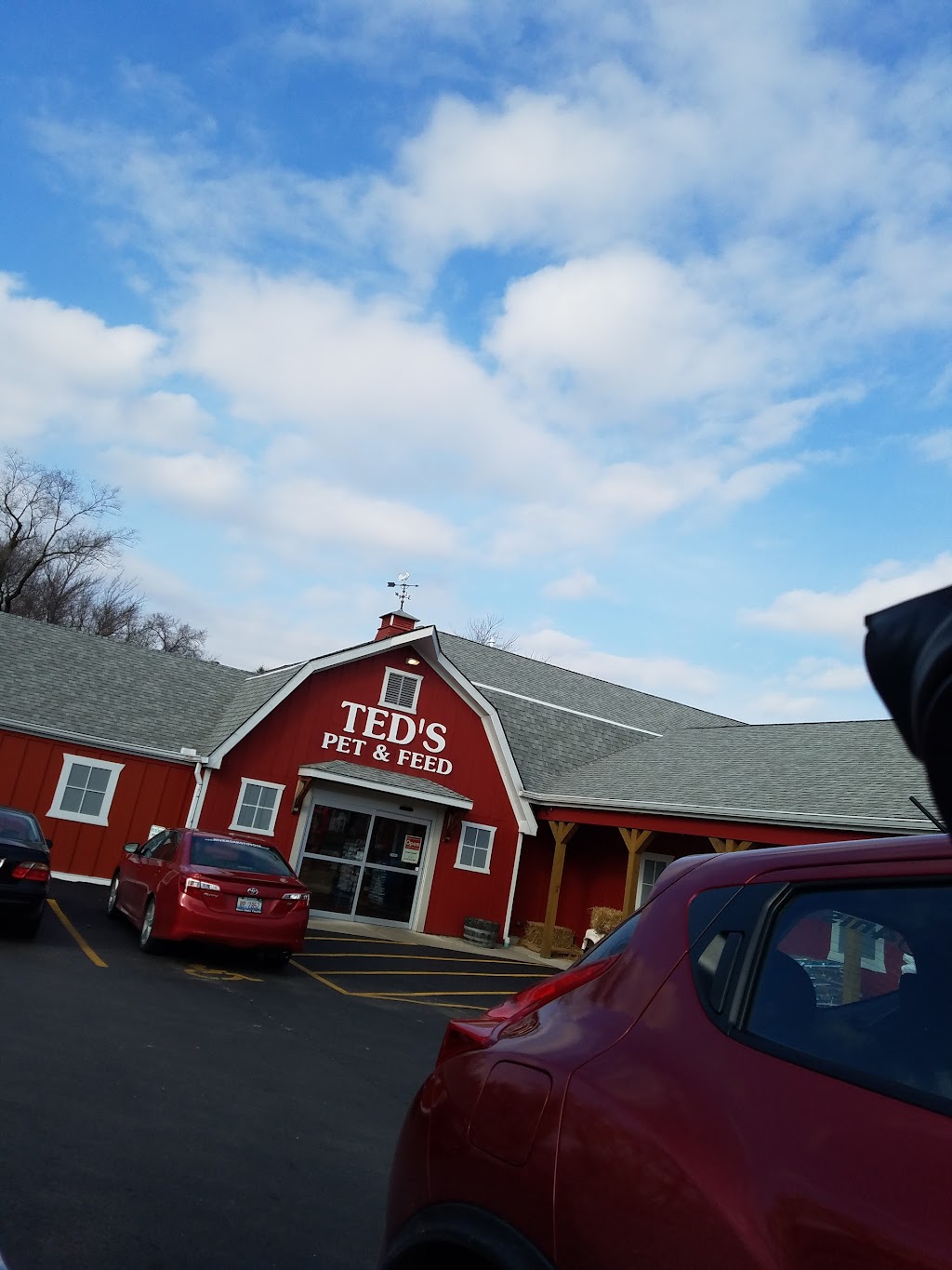 Teds Feed Store | 17950 Burnham Ave, Lansing, IL 60438, USA | Phone: (708) 474-3000