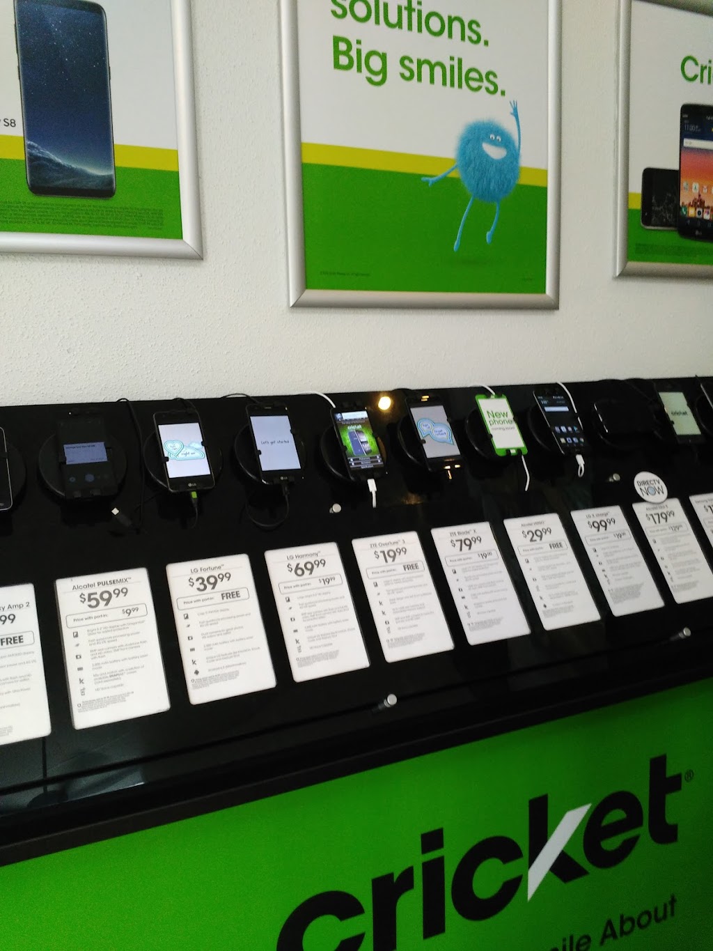 Cricket Wireless Authorized Retailer | 111 E Colonial Pkwy, Devine, TX 78016, USA | Phone: (830) 663-5677