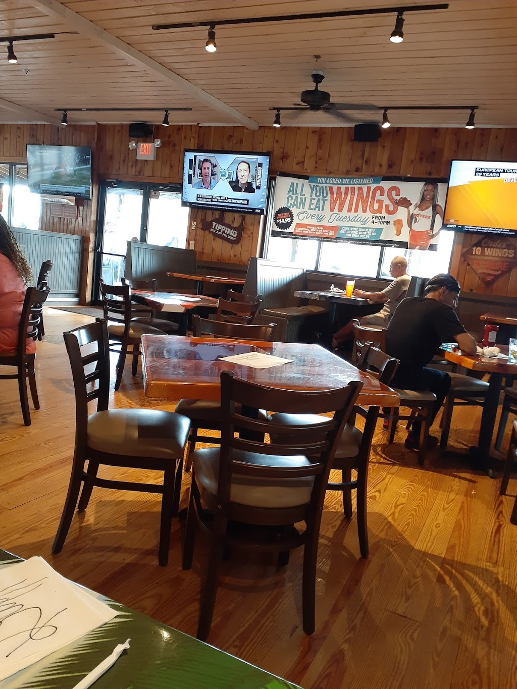 Hooters | 1160 N Military Hwy, Norfolk, VA 23502, USA | Phone: (757) 466-1598