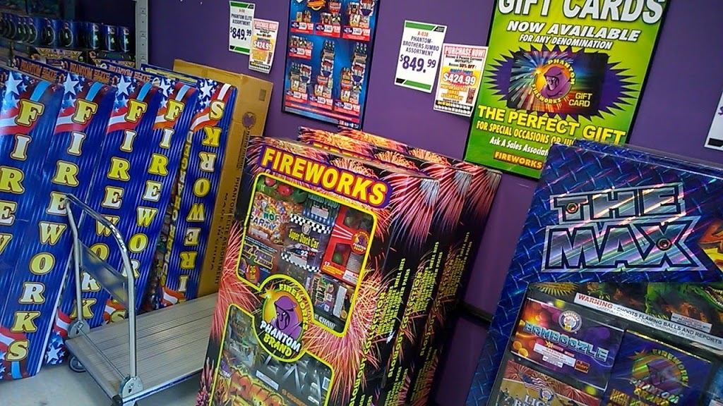 Phantom Fireworks of Taylor | 7705 Telegraph Rd, Taylor, MI 48180, USA | Phone: (313) 292-3460