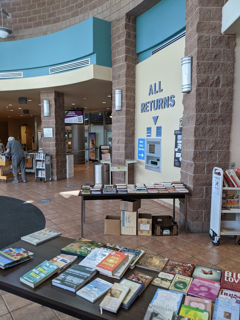 Southeast Regional Library | 775 N Greenfield Rd, Gilbert, AZ 85234, USA | Phone: (602) 652-3000