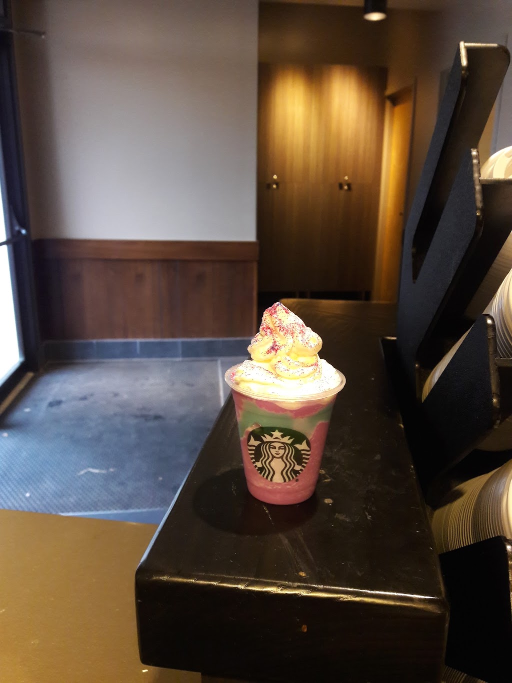 Starbucks | 6214 Old Dominion, Center St, McLean, VA 22101, USA | Phone: (703) 241-9480