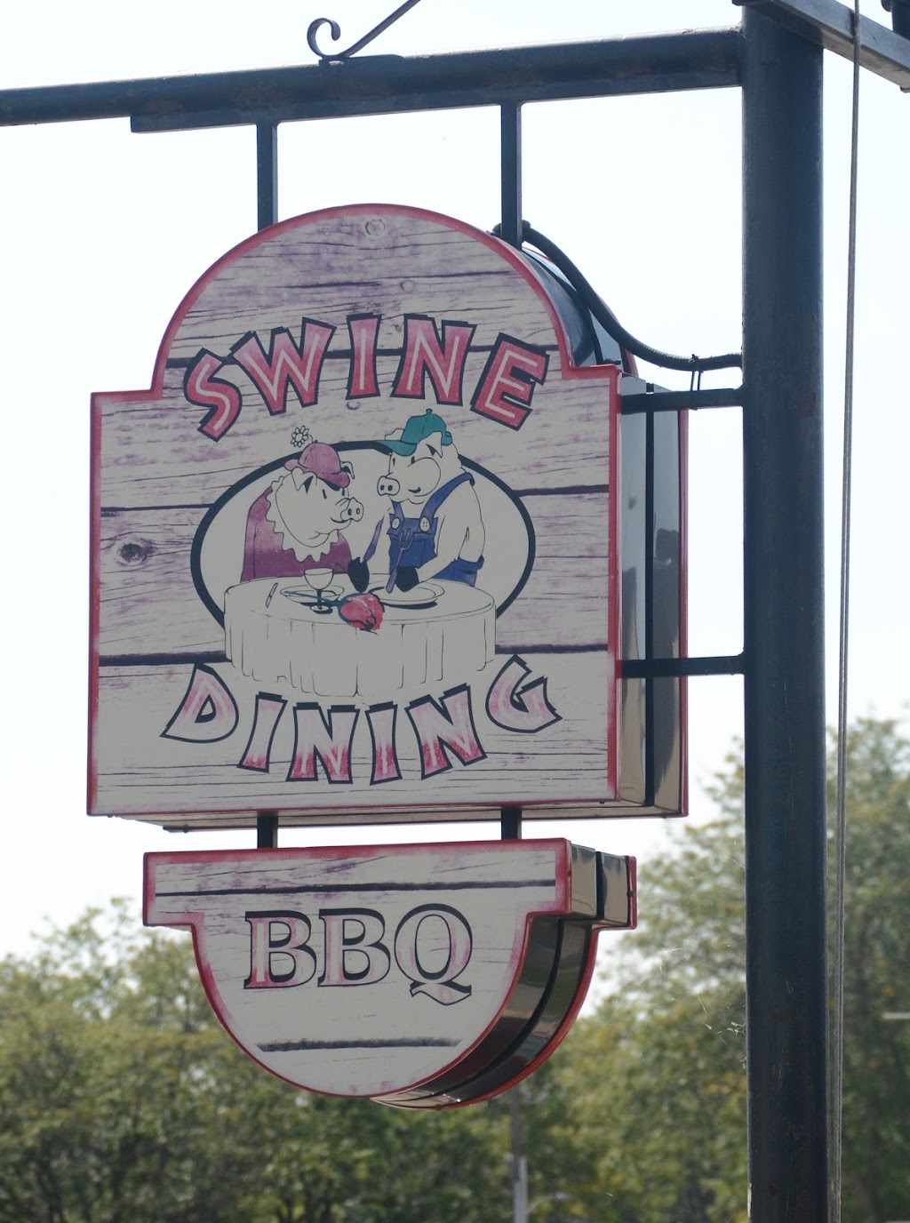 Swine Dining BBQ | 204 E Mission Ave, Bellevue, NE 68005, USA | Phone: (402) 292-7427