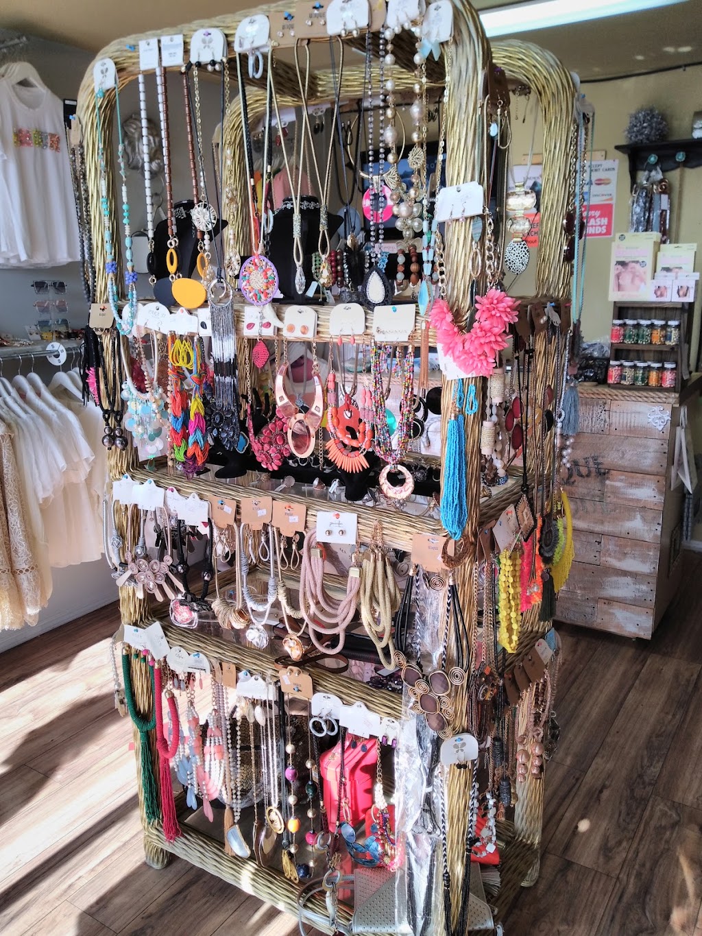 SANLUZ BOUTIQUE | 9840 Bowman Ave, South Gate, CA 90280, USA | Phone: (562) 922-5218