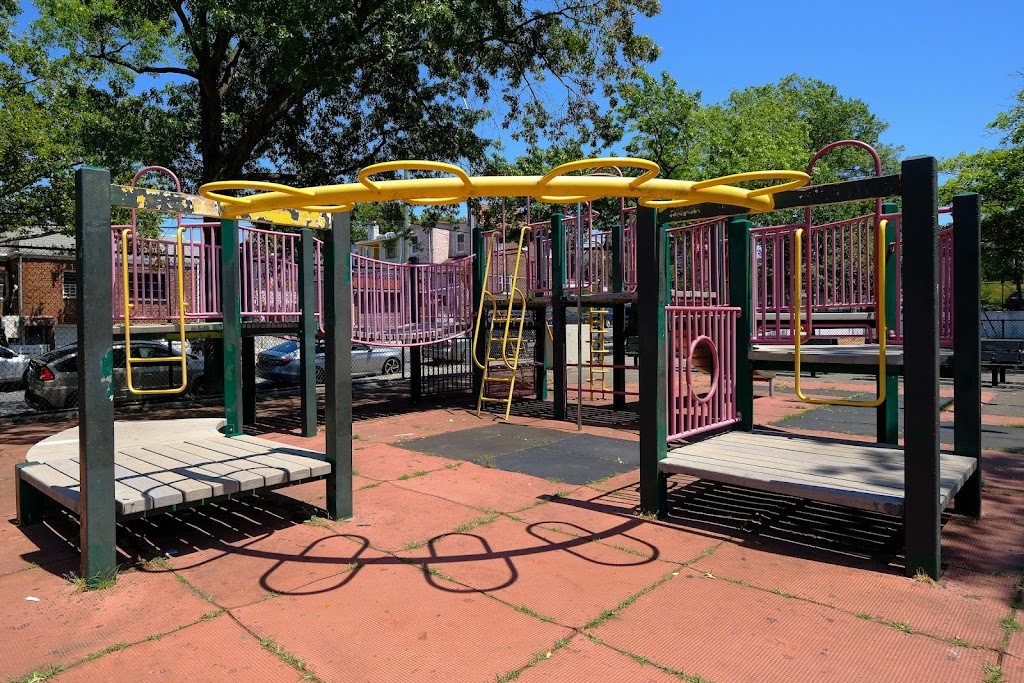 Starr Playground | 209 Onderdonk Ave, Ridgewood, NY 11385, USA | Phone: (212) 639-9675