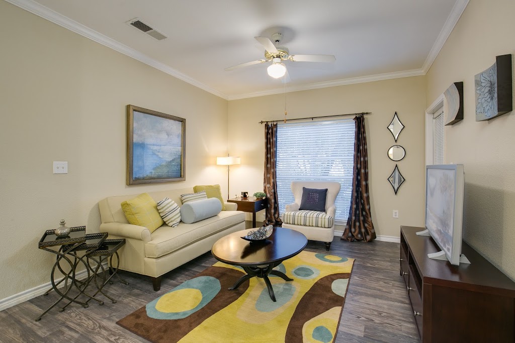 Vineyard Springs Apartments | 18200 Blanco Springs, San Antonio, TX 78258 | Phone: (210) 526-3959