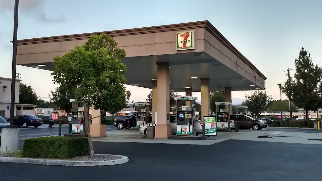 7-Eleven | 2217 17th St, Santa Ana, CA 92705, USA | Phone: (714) 547-4847