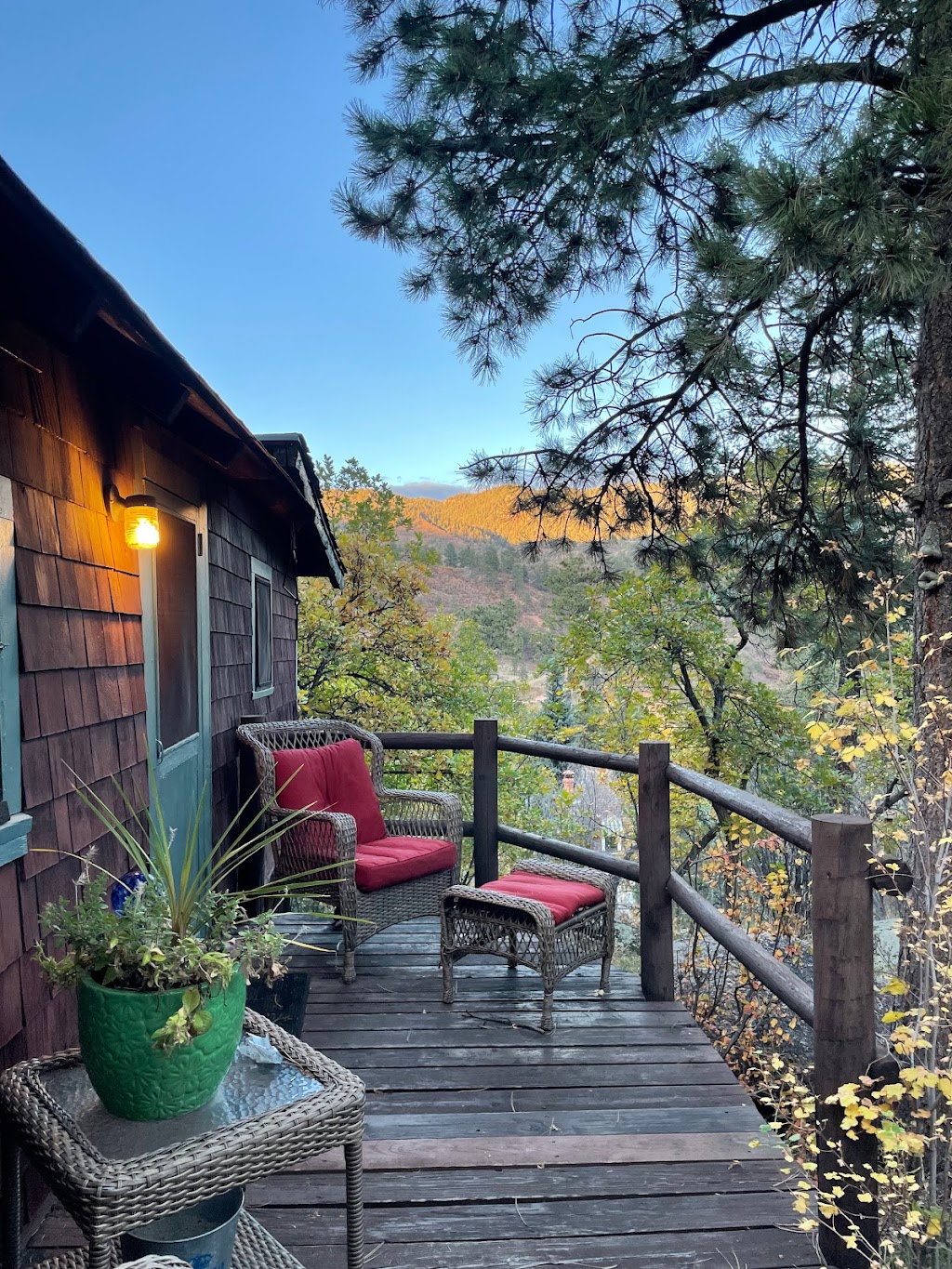 Mariposa Cabin | 6805 Colorado St, Green Mountain Falls, CO 80819 | Phone: (719) 352-1612