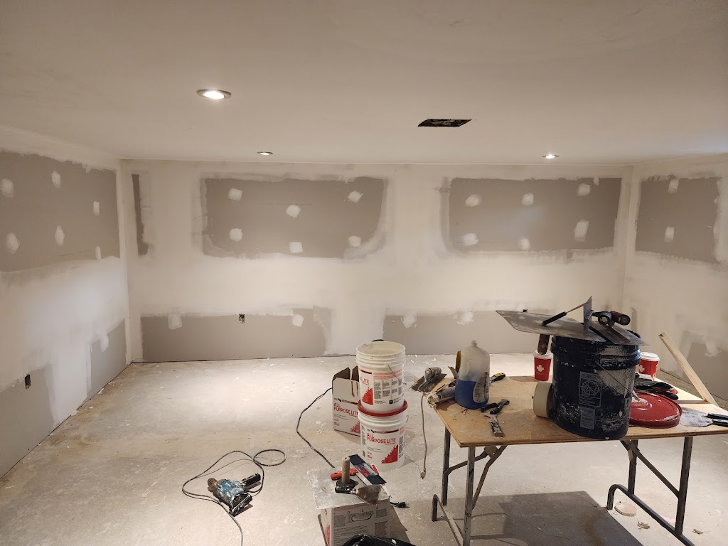 Michaels Painting And Drywall Ltd | 2615 Norman Rd, Windsor, ON N8T 1S9, Canada | Phone: (519) 945-8172