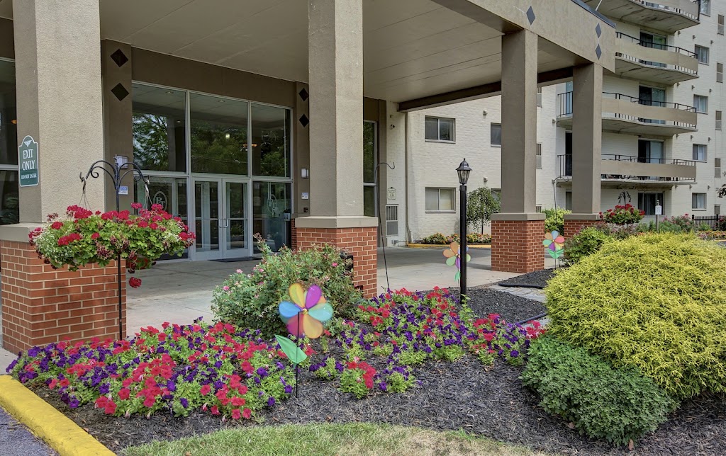 Parkside Towers Apartments | 8380 Pearl Rd Suite 415, Strongsville, OH 44136, USA | Phone: (866) 777-4360