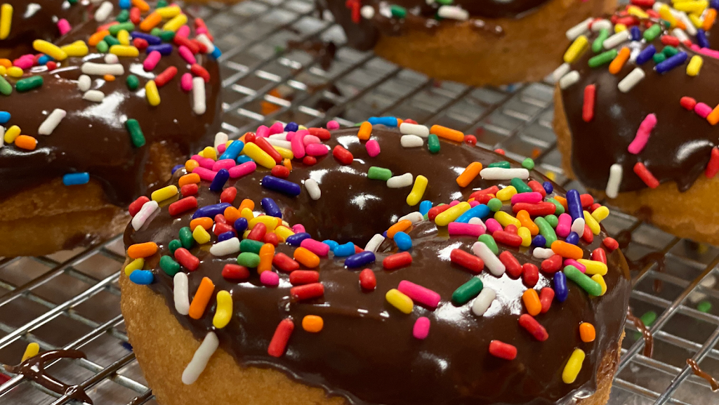 Sugarlips Donuts | 145 Main St, Madison, NJ 07940, USA | Phone: (973) 879-3780