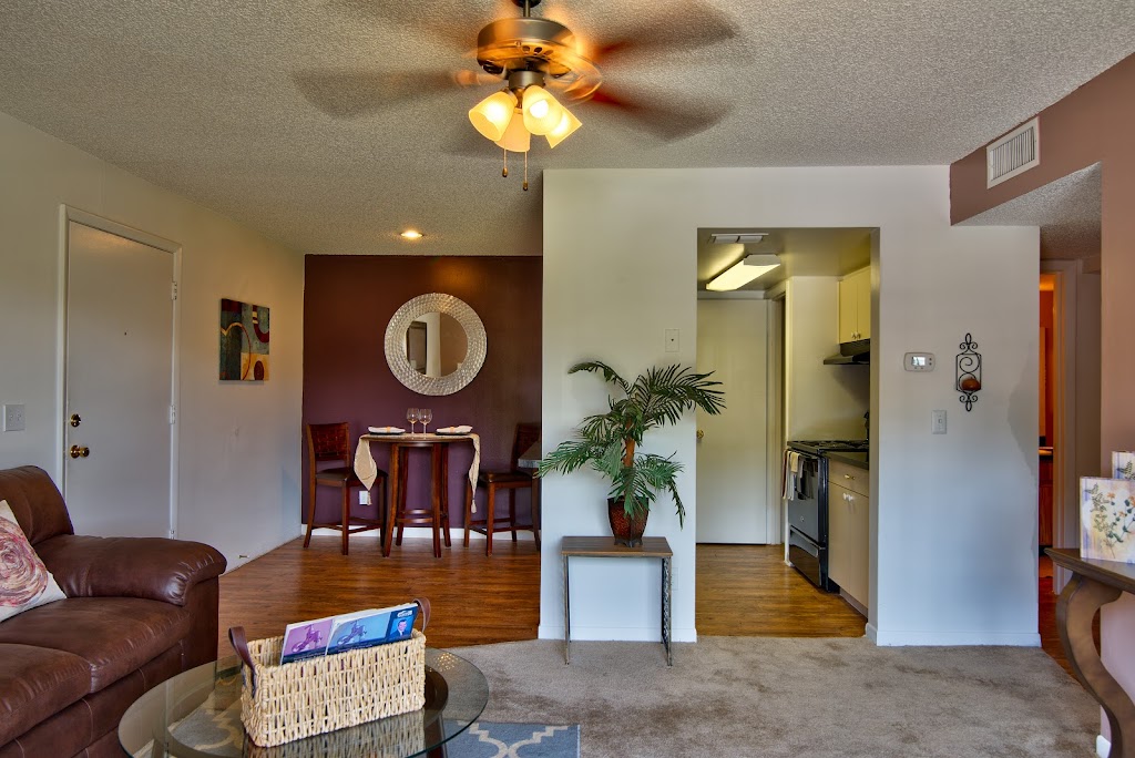 Walden Lakewood Apartments | 602 E Alexander St, Plant City, FL 33563, USA | Phone: (813) 756-2411