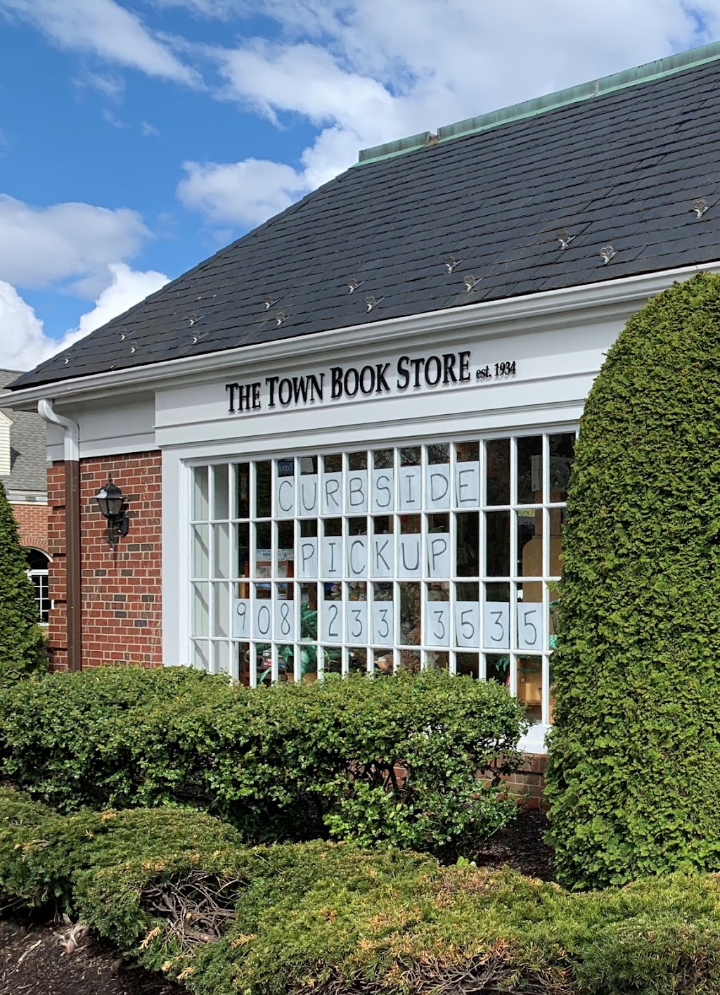 Town Book Store | 270 E Broad St, Westfield, NJ 07090, USA | Phone: (908) 233-3535