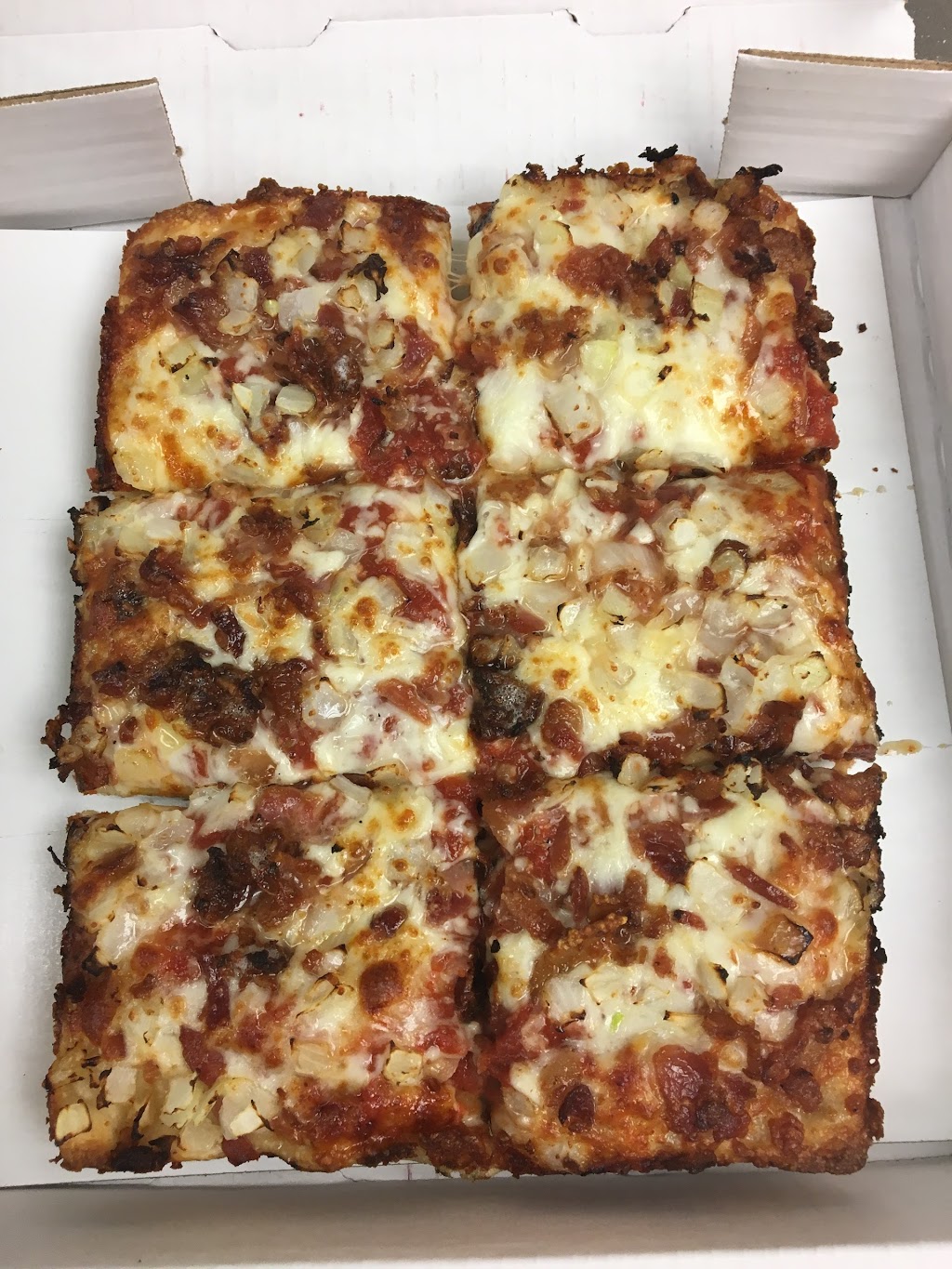 Carlos Pizza | 35415 Jefferson Ave, Harrison Twp, MI 48045, USA | Phone: (586) 792-0049