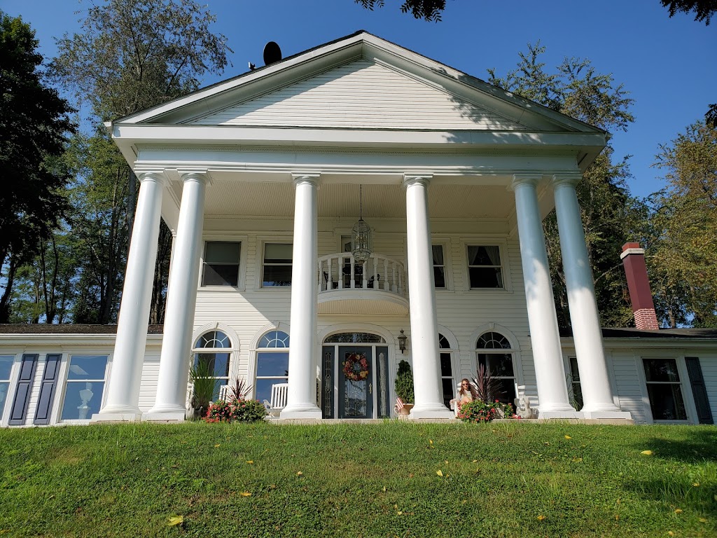 A Georgian Manner Bed & Breakfast | 29055 Evans Rd, Logan, OH 43138, USA | Phone: (800) 606-1840