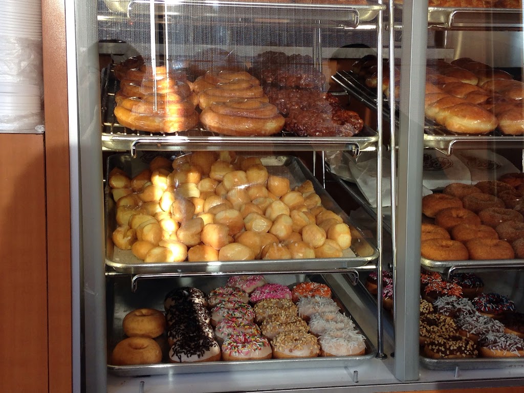 Donut Den | 8055 Vineland Ave, Sun Valley, CA 91352, USA | Phone: (818) 768-1245