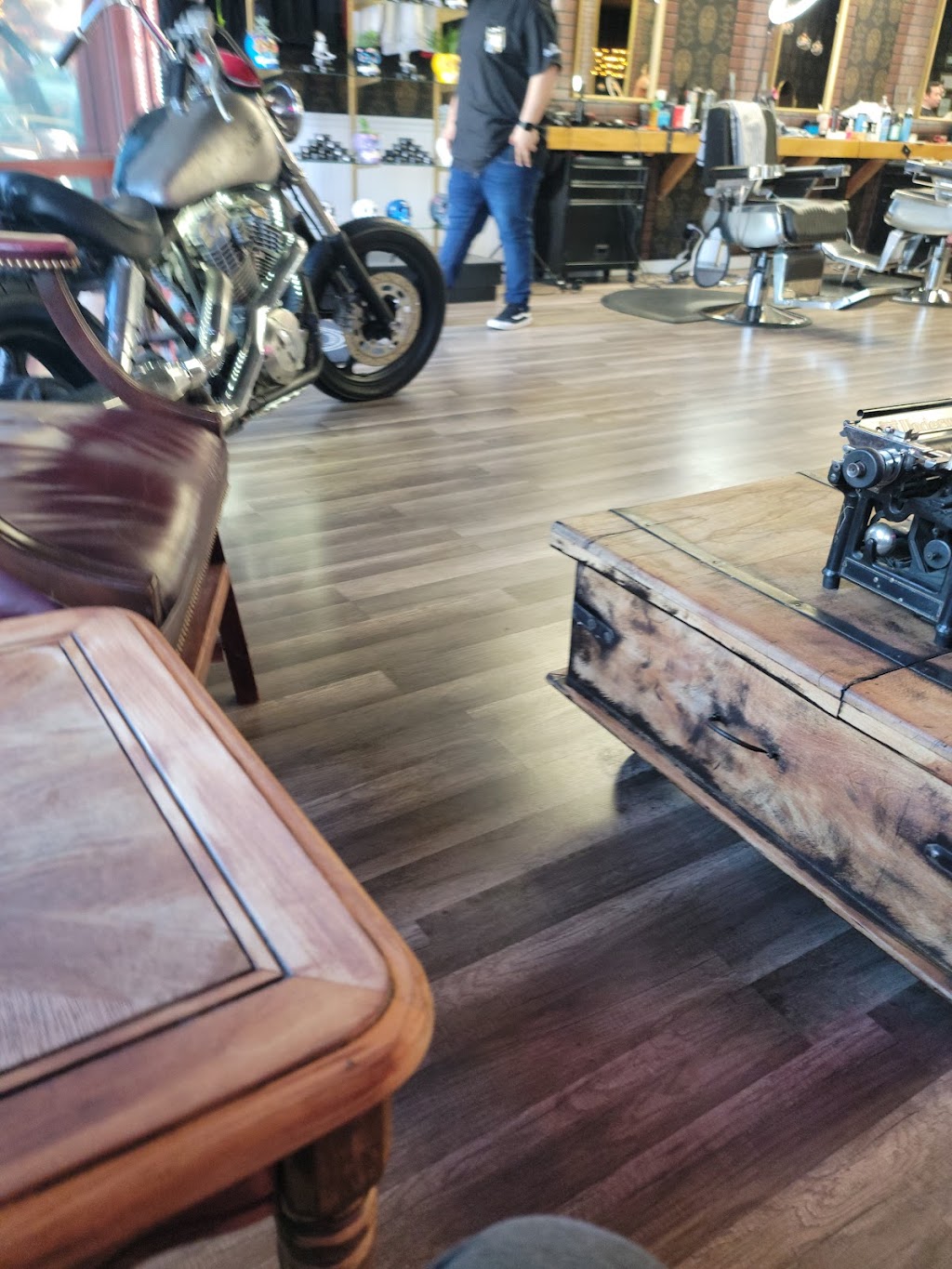 Los Barberos | 1630 Contra Costa Blvd Suite D, Pleasant Hill, CA 94523, USA | Phone: (925) 457-9181