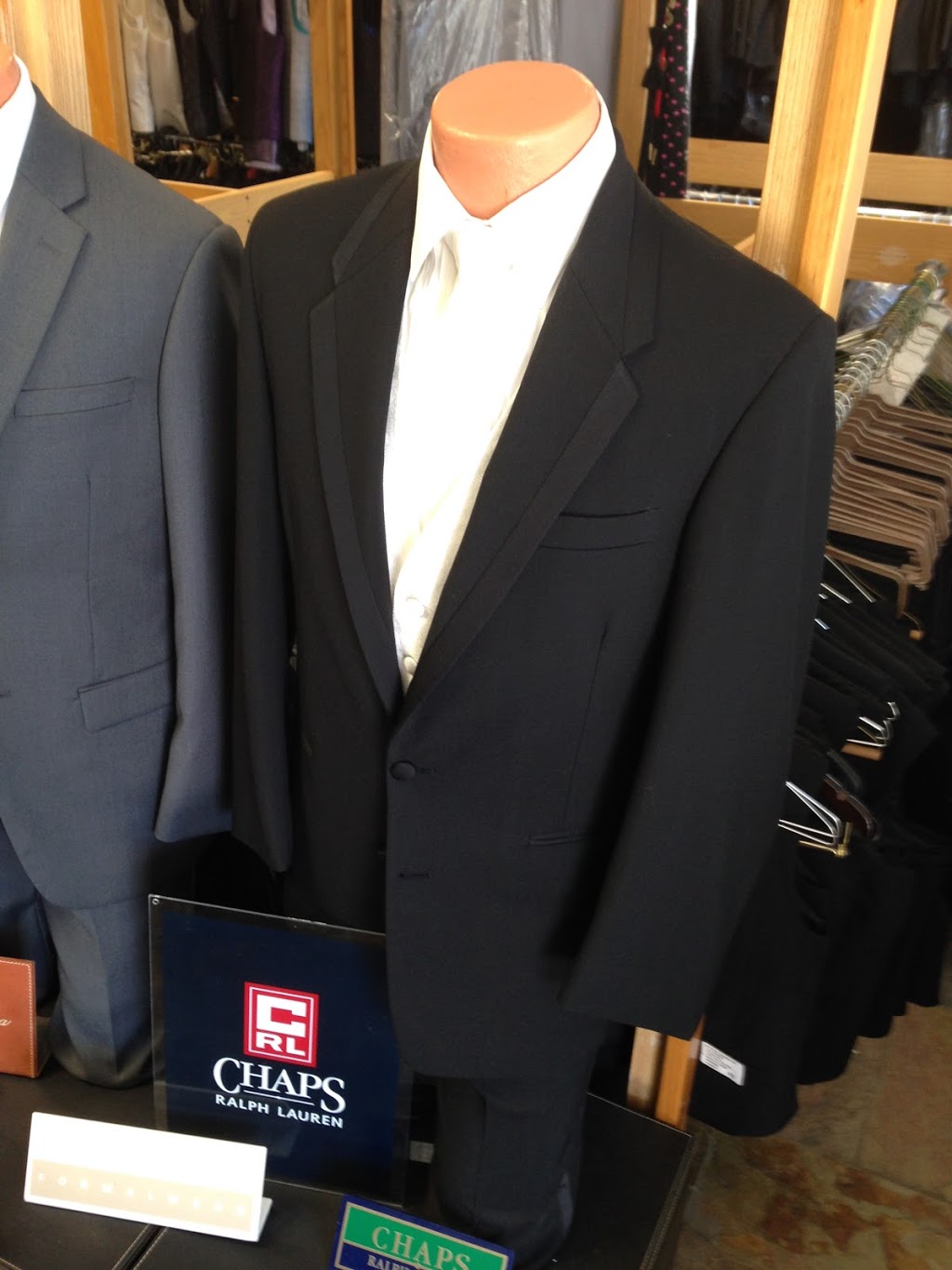 Tuxedo Outlet | 5046 Trail Lake Dr, Fort Worth, TX 76133, USA | Phone: (817) 263-5525