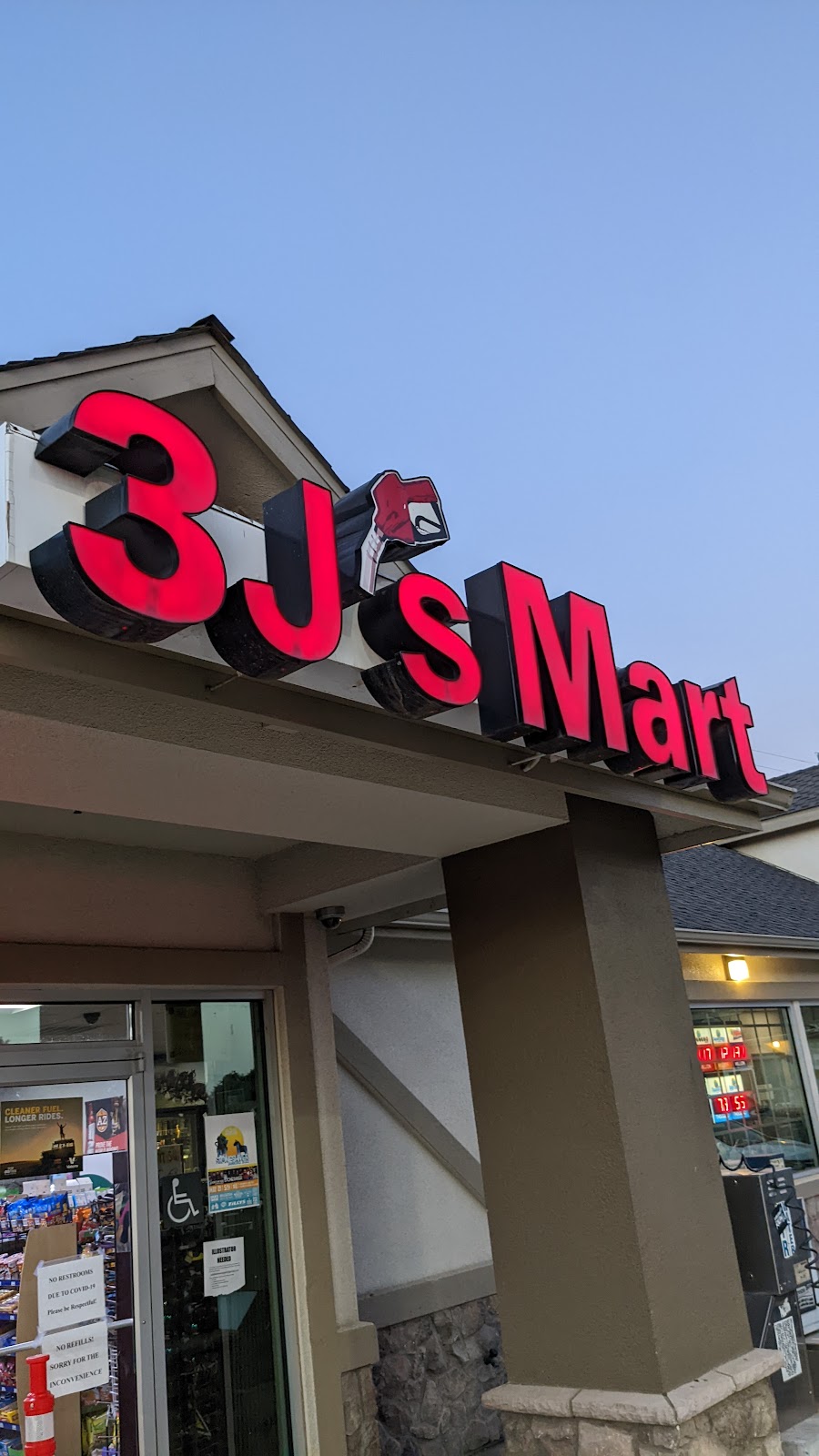 3 Js Mart | 1748 Draper St, Kingsburg, CA 93631, USA | Phone: (559) 897-7389