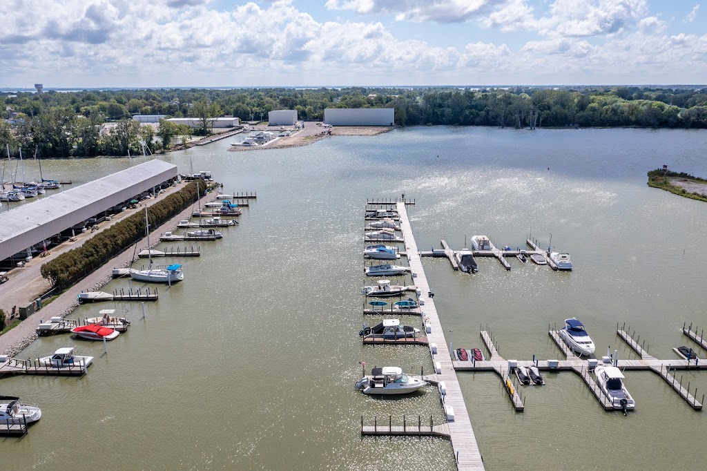 Harborside Lake Escape | 509 W Lakeshore Dr, Port Clinton, OH 43452, USA | Phone: (757) 647-1417