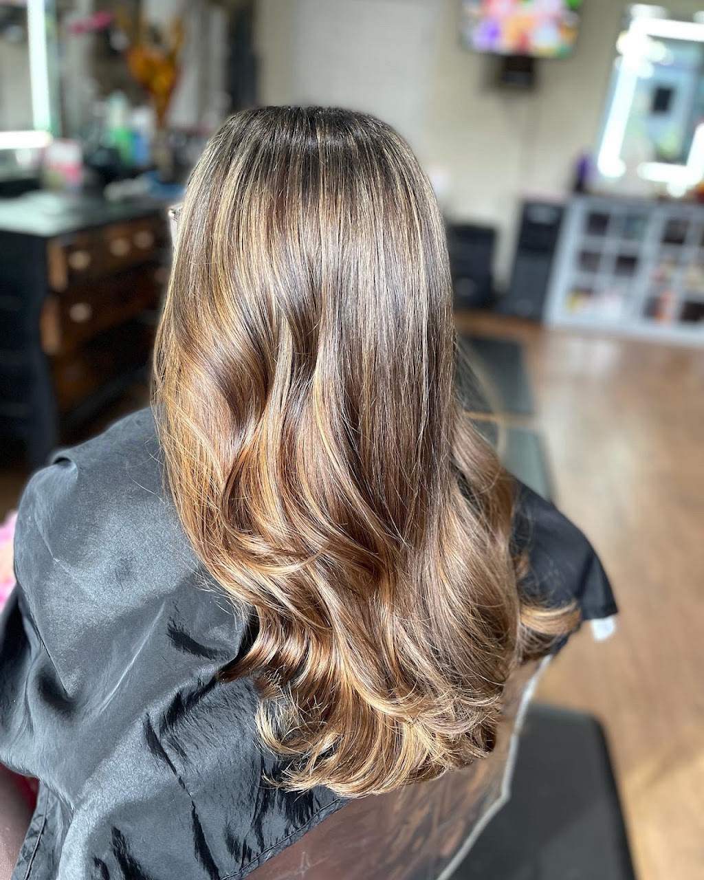 Simply Divine Salon | 806 E Palm Valley Blvd #B, Round Rock, TX 78664, USA | Phone: (512) 215-8402