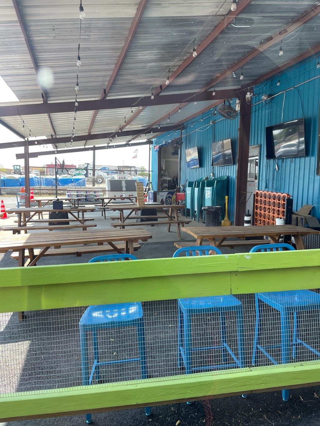 Thirsty Penguin | 14751 W State Hwy 29, Liberty Hill, TX 78642, USA | Phone: (512) 548-6501