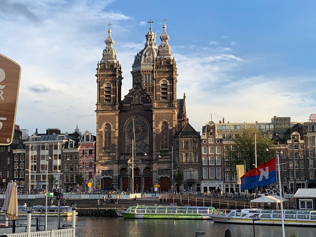 Basilica of Saint Nicholas | Prins Hendrikkade 73, 1012 AD Amsterdam, Netherlands | Phone: 020 330 7812