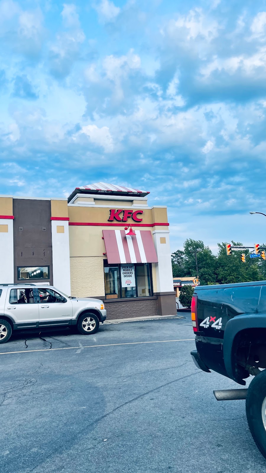 KFC | 310 Garrison Rd, Fort Erie, ON L2A 6G9, Canada | Phone: (289) 434-4720