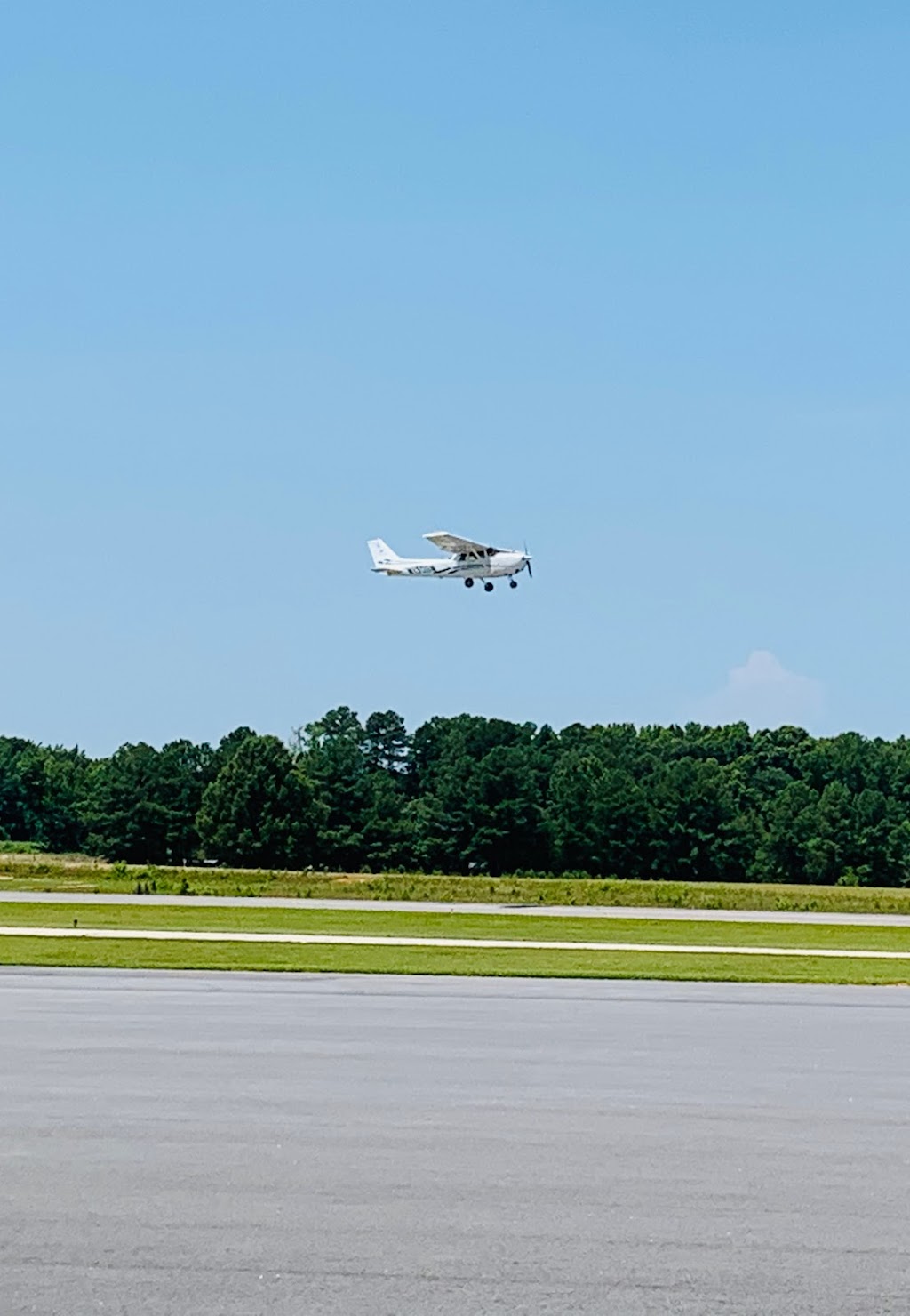 Henderson Oxford Airport- HNZ | 6514 Airport Rd, Oxford, NC 27565, USA | Phone: (919) 693-5769