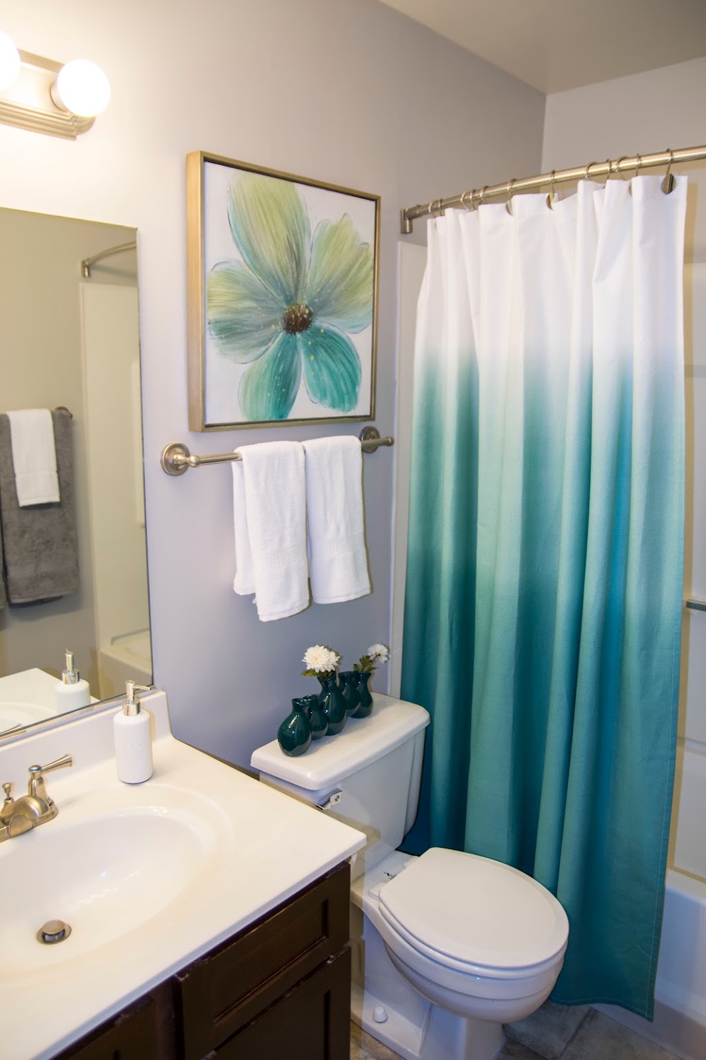 Windsor Estate Apartments | 232 Butterfield Dr, Bloomingdale, IL 60108, USA | Phone: (844) 868-1425