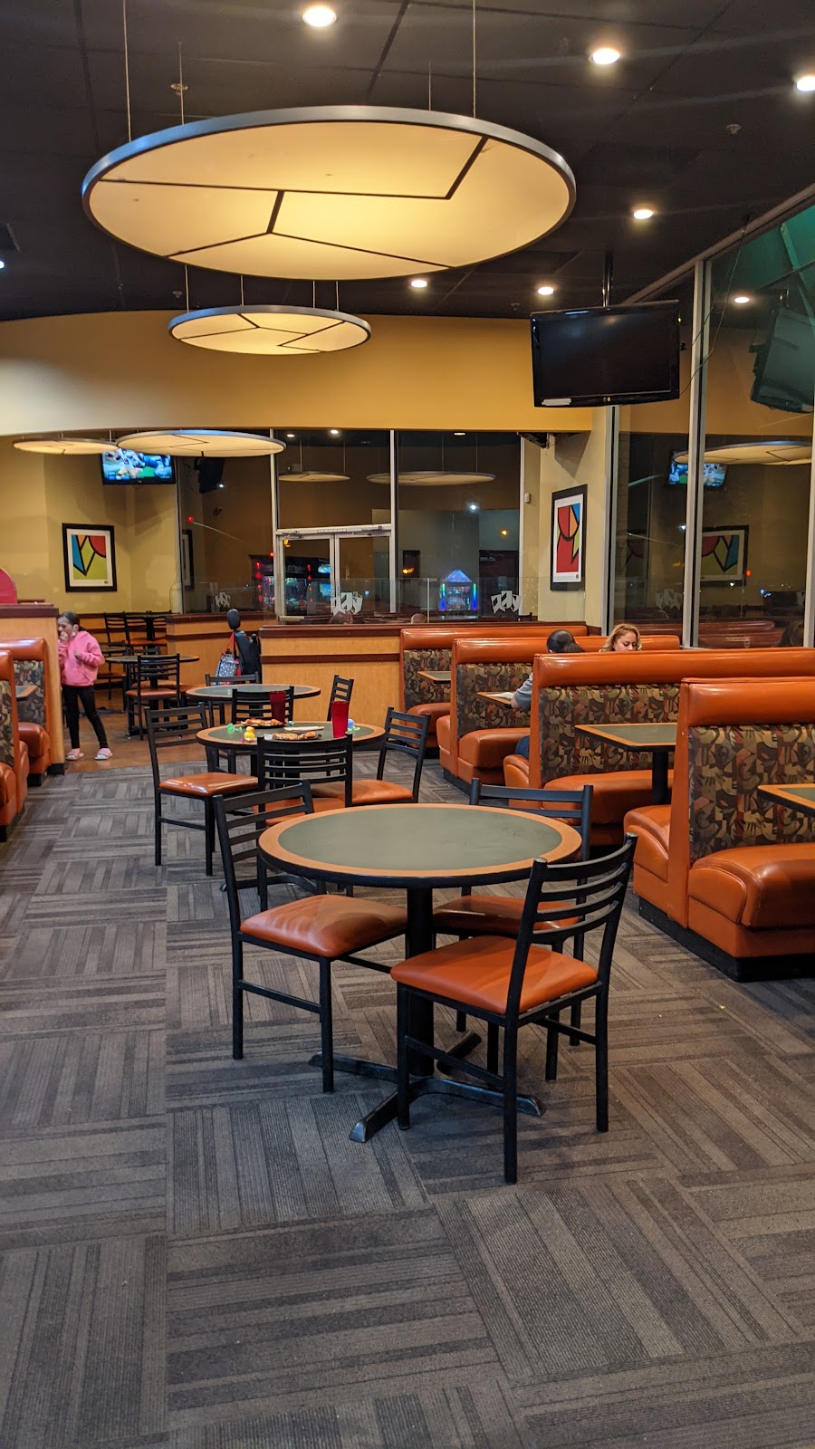 Round Table Pizza | 2105 Town Center Plaza F-180, West Sacramento, CA 95691, USA | Phone: (916) 374-8595