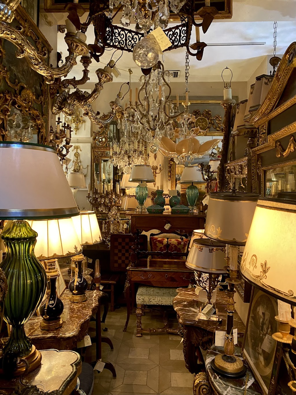 Villa Melrose Antiques | 6061 W 3rd St #3140, Los Angeles, CA 90036, USA | Phone: (323) 934-8130