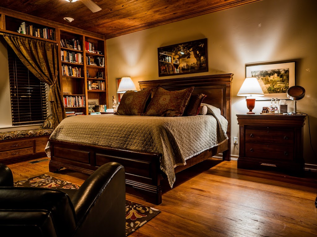 Bella Nido Bed and Breakfast | 23351 Ranch to Market Rd 150, Driftwood, TX 78619, USA | Phone: (512) 496-2002