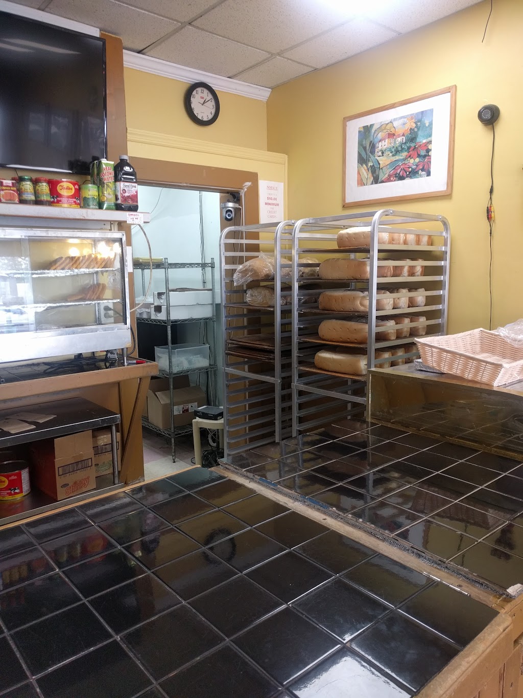 Georges Jamaican Bakery | 1175 Grand Ave, Baldwin, NY 11510, USA | Phone: (516) 489-8611