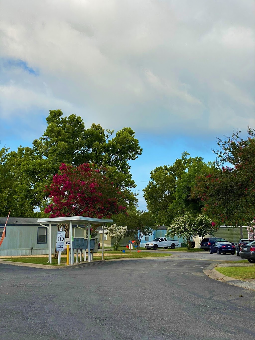 Live Oak & Silent Valley Mobile Home Park | 750 Silent Valley Rd #42, Lockhart, TX 78644 | Phone: (512) 376-5874