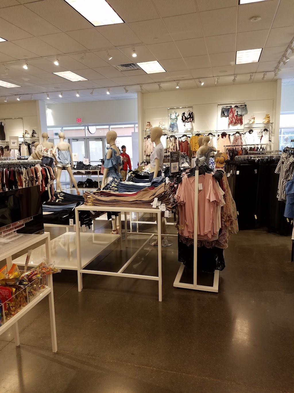 Old Navy Outlet | 1155 Buck Creek Rd Suite 700, Simpsonville, KY 40067, USA | Phone: (502) 205-8353