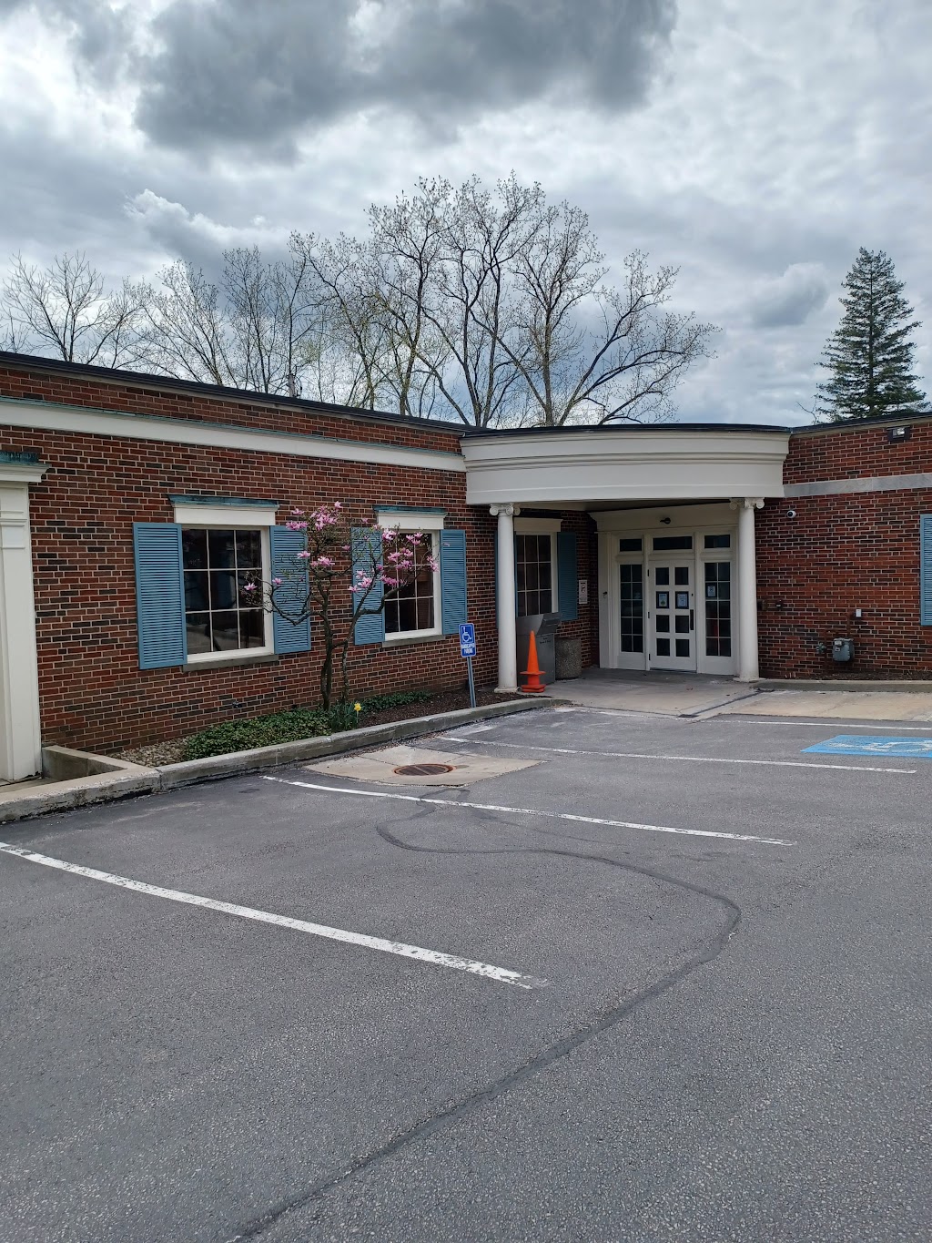 Chagrin Falls Branch of Cuyahoga County Public Library | 100 E Orange St, Chagrin Falls, OH 44022, USA | Phone: (440) 247-3556