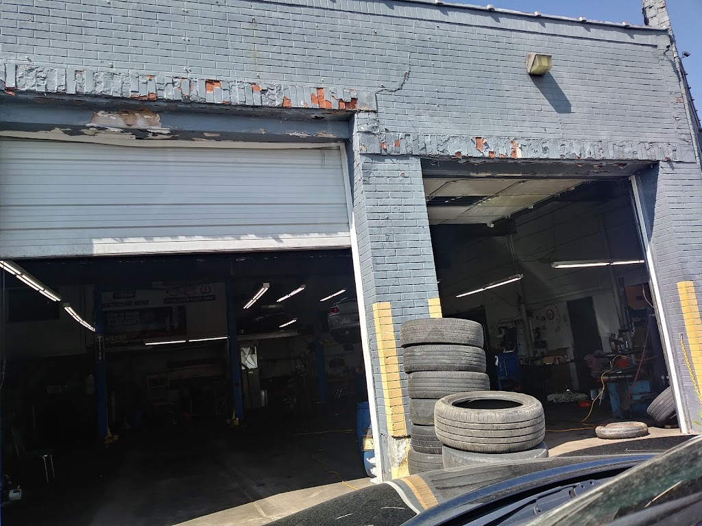 Mike Mo's Automobile Repair in 3642 Packard Rd, Niagara Falls, NY 14303